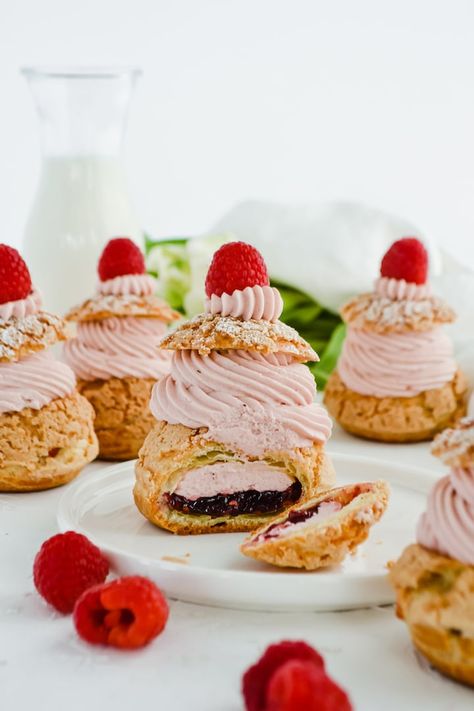 Raspberry Pastry, Raspberry Cream Puff, Jam Raspberry, Profiteroles Recipe, Easy Pastry Recipes, Pastries Recipes Dessert, Pastry Cream Recipe, Cream Puff Recipe, Spring Dessert