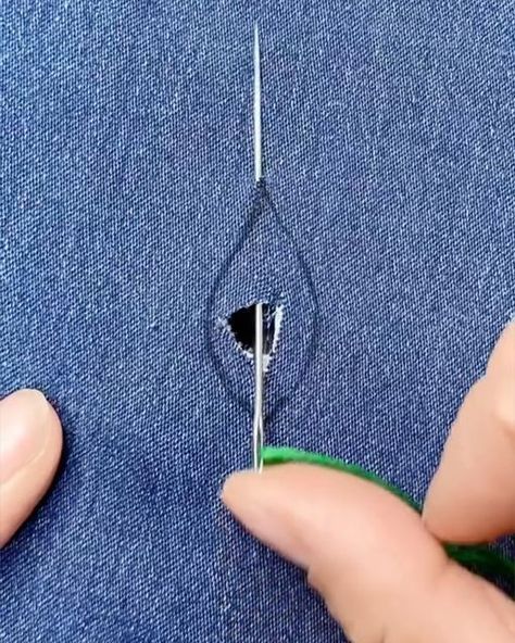 Holes In Jeans, Sewing Holes, Mending Clothes, Repair Clothes, Visible Mending, Sewing Embroidery Designs, Diy Sewing Clothes, Sewing Lessons, Sewing Embroidery