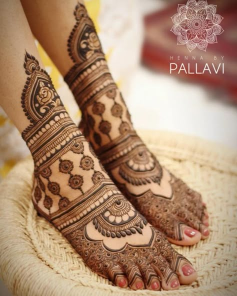 Henna Designs For Leg, Mehndi Designs Finger, Leg Mehendi Design, दुल्हन मेहंदी डिजाइन, Leg Mehendi, Henna Hand Designs, Feet Henna, Wedding Henna Designs, Foot Mehndi