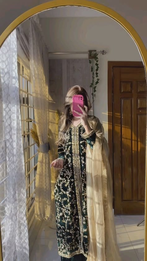 Suit Designs Pakistani, Pakistani Suits Party Wear, Casual Bridal Dress, Cochlear Implants, Elegant Fashion Outfits, Walima Dress, Shadi Dresses, Girls Dps, Pakistani Fashion Casual