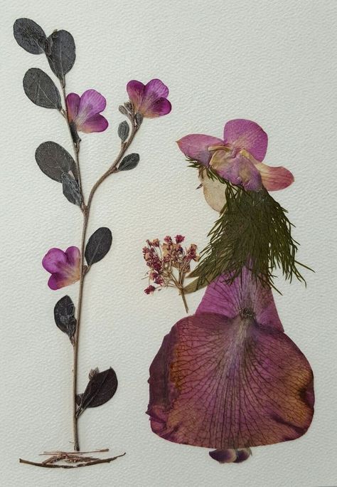 Painting With Pressed Flowers, Dried Flower Petal Art, Dry Flowers Art, Folder Decorado, Dried Flowers Art, Hammered Flowers, Coffee Filter Flowers Diy, Dried Flowers Crafts, Dry Leaf Art