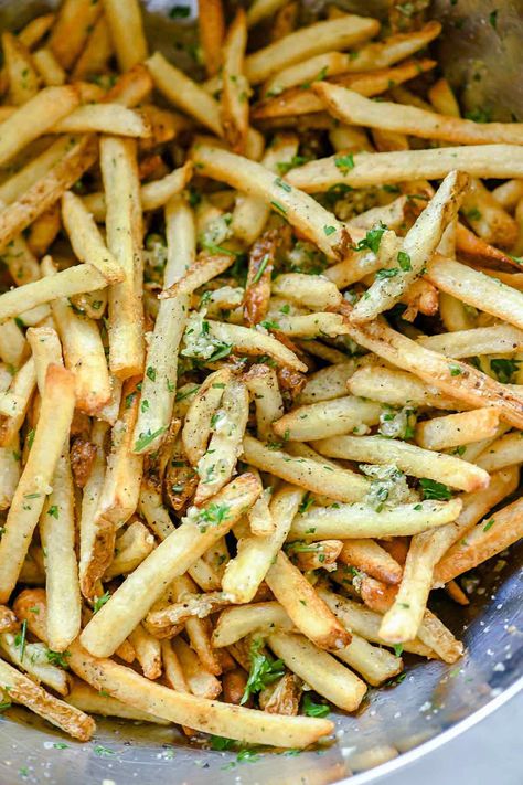 This copycat recipe of the famous Gordon-Biersch garlic fries couldn't be easier to make at home and because they can be baked in the oven or the air fryer they're a healthier version too. Killer Garlic Fries with Rosemary | foodiecrush.com #homemadefries #frenchfries #rosemaryfries #sidedish #foodiecrush Rosemary Parmesan Fries, Garlic French Fries, Parmesan French Fries, Homemade Fries, French Fries Recipe, Baked Fries, Fries Recipe, Garlic Fries, Air Fryer Dinner Recipes