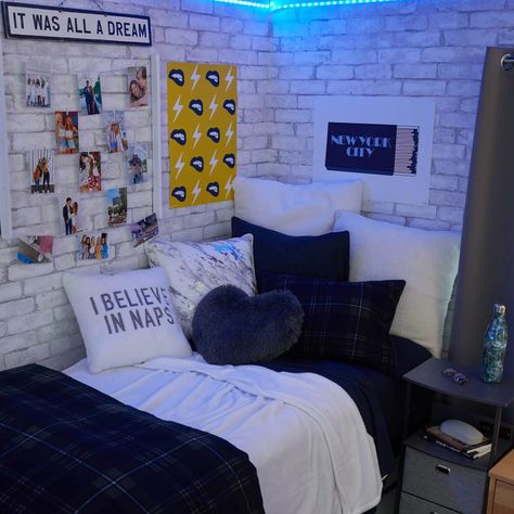 if you want the ultimate dream dorm room, look no further than Dormify!. Dormify.com Unique Dorm Room, White Dorm Room, Dorm Room Inspo, Boys Dorm Room, College Dorm Room Inspiration, Dream Dorm Room, Bedding Storage, Cozy Dorm Room, Black Bedroom Decor