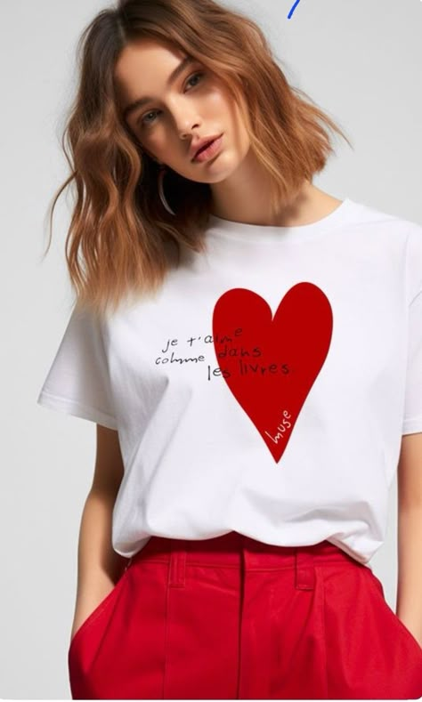 Heart Tshirt, Style Parisienne, Cute Shirt Designs, Retro Mode, Valentine T Shirts, Round Neck Tees, Retro Stil, Cute Shirts, Style Retro