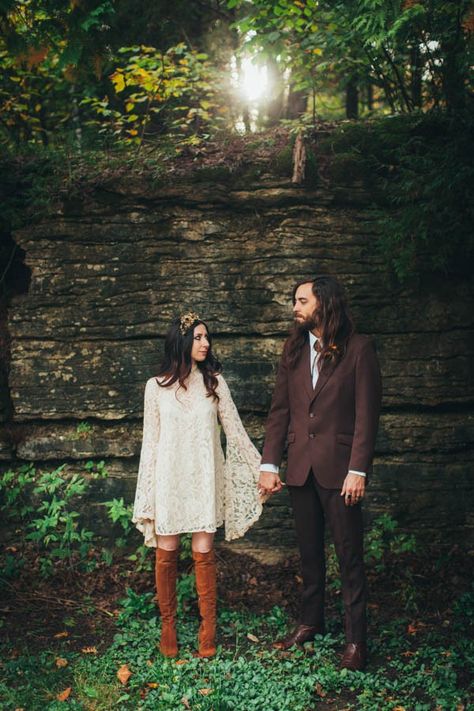 This-Woodland-Wisconsin-Wedding-Straight-from-Pages-Storybook-30 Rocker Wedding, Hippie Bride, Boho Wedding Dress Bohemian, Storybook Wedding, Wedding Dresses Hippie, Vintage Inspired Wedding Dresses, Eclectic Wedding, Hippie Wedding, Wisconsin Wedding