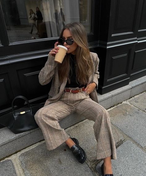 October Fashion, Street Style Paris, Interview Outfit, Paris Street Style, Rainy Day Outfit, Autumn Outfit, Outfit Inspo Fall, Fall Outfits Women, Minimalist Outfit