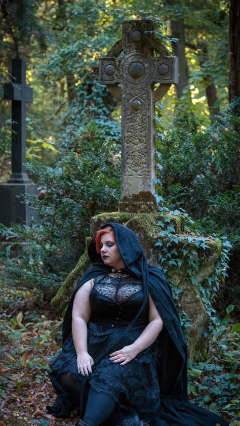 Fat Witch, Wild Woman, Alternative Fashion, Nun Dress, Amazing Women, Witch, Clothes