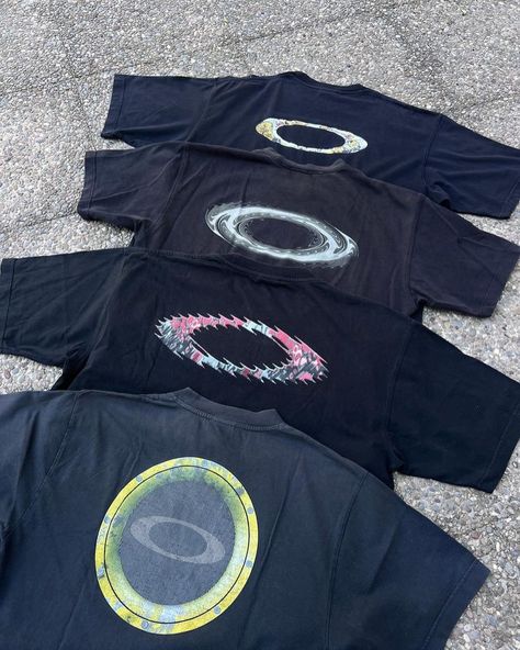 Some good vintage Oakley Tees via @16.88studio Oakley Aesthetic, Vintage Tshirt Outfit, Oakley Clothes, Oakley Tshirt, Vintage Oakley, Cool Shirt Designs, Unisex Clothes, Fits Clothes, Mens Fashion Streetwear