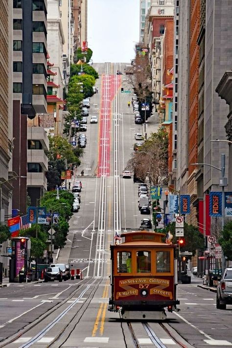 Cable Cars San Francisco, San Francisco Attractions, Locked Door, Barbary Coast, San Francisco Photography, California Street, San Francisco Cable Car, Golden Horde, San Francisco Streets