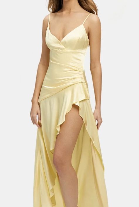 Simple Prom Dresses Long, Simple Prom Dresses, Winter Formal Dress, Yellow Formal Dress, Mini Dress Outfit, Cute Formal Dresses, Matric Dance, Prom Dresses Yellow, Fashion School