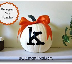 Monogrammed Pumpkin :: use mini pumpkins and names as place cards Friday Halloween, The Letter K, Pumpkin Monogram, Shirt Tutorial, Fall Deco, Autumn Decorating, Pumpkin Crafts, Letter K, Easy Fall