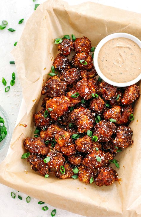 Sticky Honey Garlic Cauliflower Wings - Eat Yourself Skinny Honey Garlic Cauliflower, Garlic Cauliflower, Cauliflower Wings, Honey And Soy Sauce, Cauliflower Bites, Fried Cauliflower, Honey Garlic, Cauliflower Recipes, Vegan Options