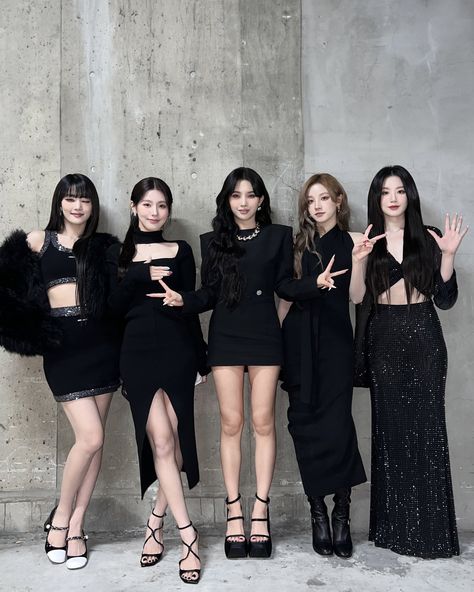 https://twitter.com/G_I_DLE/status/1729855430954721576/photo/2 Mama Photo, Mama Awards, Group Photos, I Love Girls, Kpop Outfits, Stage Outfits, G I Dle, Kpop Girl Groups, K Pop Music