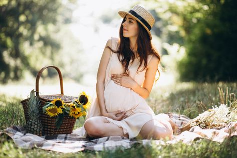 Maternity Picnic, Picnic Photoshoot Ideas, Fall Maternity Photos, Baby Bump Pictures, Bump Pictures, Picnic Photoshoot, Couple Pregnancy Photoshoot, Maternity Photoshoot Ideas, Maternity Photoshoot Poses