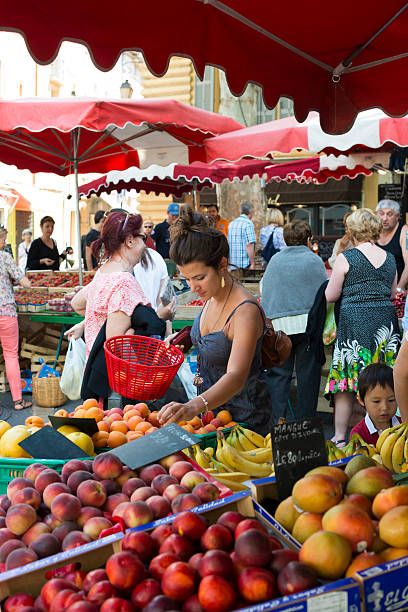 Cd Project, Landscape Pencil Drawings, Grocery Market, Positano Italy, People Poses, Human Poses, Creative Painting, Italian Summer, Street Photo