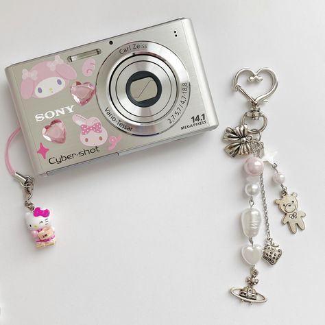 Digicam Aesthetic, Camera Decor, Cute Camera, Retro Gadgets, Still Camera, Old Cameras, Camera Digital, Sony Camera, Photo Vintage