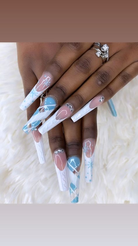 winter wonderland/ christmas theme nails Winter Coffin Acrylic Nails, Winter Wonderland Nail Designs, Winter Wonderland Nails Acrylic, Winter Theme Nails, Winter Wonderland Christmas Theme, Christmas Theme Nails, Winter Themed Nails, Heart Nails Tutorial, Feb Nails