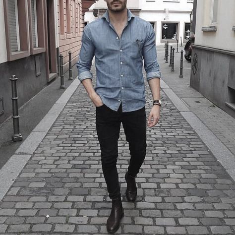 Mens What To Wear With Black Jeans Outfits Styles Light Blue Shirt Denim Shirt Black Jeans, Denim Shirt Outfits, Kemeja Denim, Denim Shirt Outfit, Jeans Outfit Men, Shirt Outfit Men, Look Jean, Black Jeans Men, Black Jeans Outfit