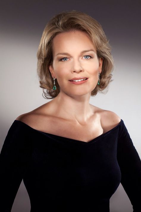 Queen Mathilde Blog on Twitter: "Some of the royal portraits made by Michel Gronemberger. #NotAtAllBad… " Queen Matilda, Royal Court, European Royalty, Royal House, Queen Maxima, Royal Jewels, Royal Weddings, Crown Princess, Birthday Photoshoot