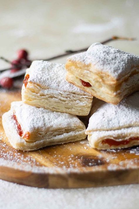 a wooden plate with pastelillos de guayaba. Guava Pastries, Guava Desserts, Guava Pastry, Guava Cake, Guava Recipes, Pumpkin Flan, Guava Paste, Puerto Rico Food, Boricua Recipes