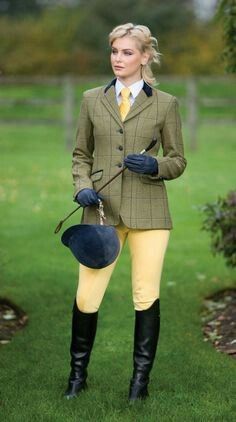 Equine Fashion, Horse Riding Outfit, Riding Habit, Riding Clothes, Equestrian Chic, Horse Riding Clothes, Equestrian Girls, Yellow Pants, Riding Jacket