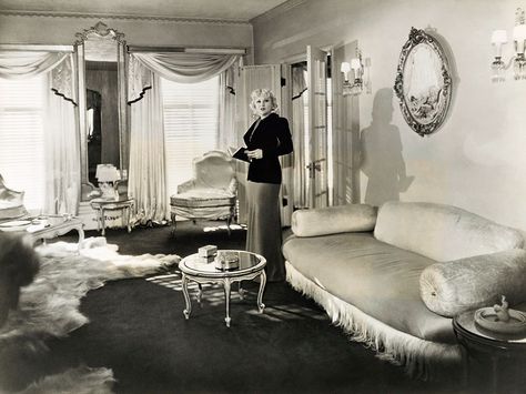 Mae West Hollywood Aesthetic Room, Old Hollywood Aesthetic Room, Hollywood Bedroom Ideas, Old Hollywood Interior Design, Old Hollywood Room, Vintage Glamour Decor, Hollywood Glamour Decor, Old Hollywood Bedroom, Hollywood Glamour Bedroom