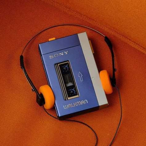 The AV Dude247 on Instagram: “#Repost @retrospekt_ ・・・ Did you know the Walkman was almost called the Stowaway, the Soundabout, or the Freestyle? You can even find old…” Old Walkman, Sony Walkman Aesthetic, 90s Walkman, Walkman 90s, Walkman Aesthetic, Dna Cloning, Taper Fade Short Hair, Sony Walkman, Neon Aesthetic