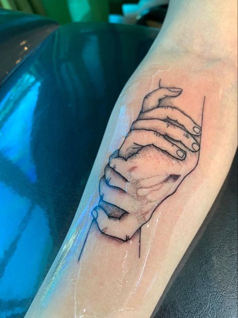 Hand Hold Tattoo, Gold Tattoo Permanent, Hand Of David Tattoo, Tattoo Of Hands Holding, Holding Hands Tattoo Design, Hands Holding Tattoo, Twin Flames Tattoo, Holding Hands Tattoo, Tattoo Mirror