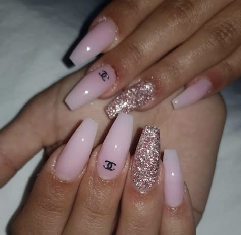 Chanel Nail Art, Chanel Nails Design, Pale Pink Nails, Loads Of Love, Chanel Nails, Art Designs Ideas, French Acrylic Nails, Fall Acrylic Nails, Makijaż Smokey Eye