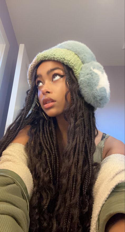 Hat Drawing Reference Beanie, How To Draw Earmuffs, Winter Afro Hairstyles, Ear Muff Hairstyle, Ear Muffs Outfit Y2k, Ear Muffs Aesthetic, Ear Muffs Outfit, Crochet Ear Muffs, Star Earmuffs