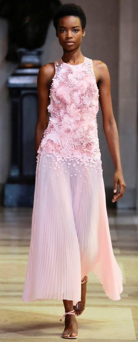 Carolina Herrera Spring 2016 RTW Gorgeous Gowns, 2016 Fashion, Carolina Herrera, Beautiful Gowns, Pink Fashion, New York Fashion Week, Couture Fashion, New York Fashion, Beautiful Outfits