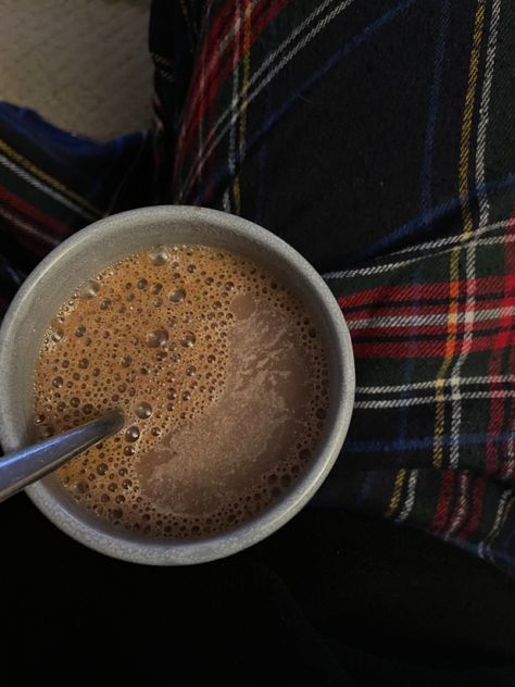 Hot Drinks Aesthetic, Hot Chocolate Autumn, Hot Chocolate Fall Aesthetic, Hot Chocolate With Sprinkles, Hot Chocolate Astetic, Hot Chocolate In Bed Aesthetic, Aesthetic Hotchocolate, Hot Chocolate Aesthetic Cozy, Aesthetic Christmas Hot Chocolate