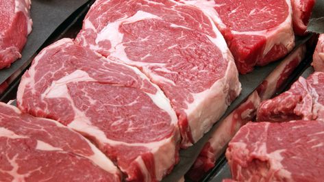 In the mood to make it a steakhouse night but not sure where to find the best beef? Take a look at our list of steakhouses that never use frozen steak. Grass Fed Beef Recipes, Ruth Chris Steak, Steak With Chimichurri Sauce, Frozen Steak, Restaurant Steak, How To Cook Lamb, Cooking The Perfect Steak, Prime Beef, Chimichurri Sauce