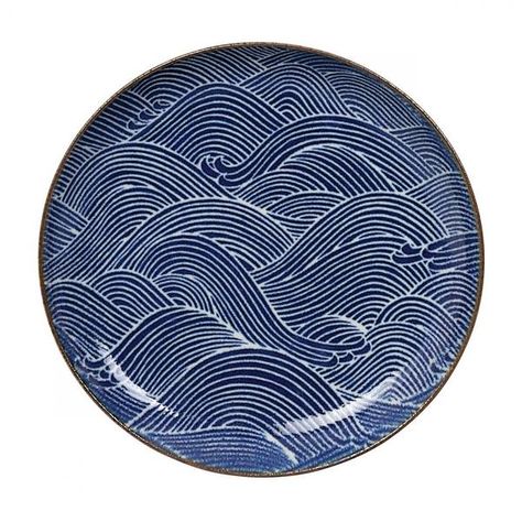 amp; Made in Japan In a rich indigo on crisp white, the Seigaiha collection features beautifully detailed waves in a striking pattern. They are the traditional lucky motif in Japanese symbolism, representative of the boundless ocean, the flow of energy and good fortune. Like the other ‘Fine Patterns’, Burashi and Fleur the Ligne, Seigaiha pieces are made from high quality Japanese porcelain with an elegant matte finish 21.5X3CM This product is microwave resistant Made in Japan Ceramic Plates Designs, Japanese Plates, Tokyo Design, Pottery Painting Designs, Keramik Design, Painted Plates, Blue Pottery, Ceramics Pottery Art, Plate Art