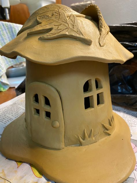 Terracotta Clay Art, Terracotta Clay Ideas, Terracotta Clay Crafts, Clay Containers, Clay Mushroom House, Clay House, Clay Hut House, Fairy House Pottery, Clay Mushrooms Houses