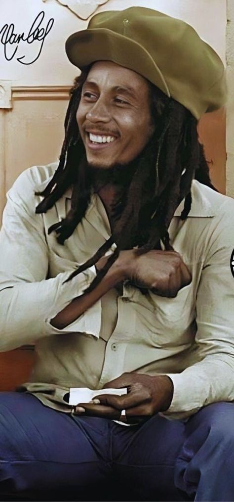 Bob Marley Iconic Photo, Bob Marley Portrait Photography, Natural Mystic Bob Marley, Bob Marley Perfect Woman, Image Bob Marley, Bob Marley Legend, Bob Marley Pictures, Bob Marley Art, Reggae Artists