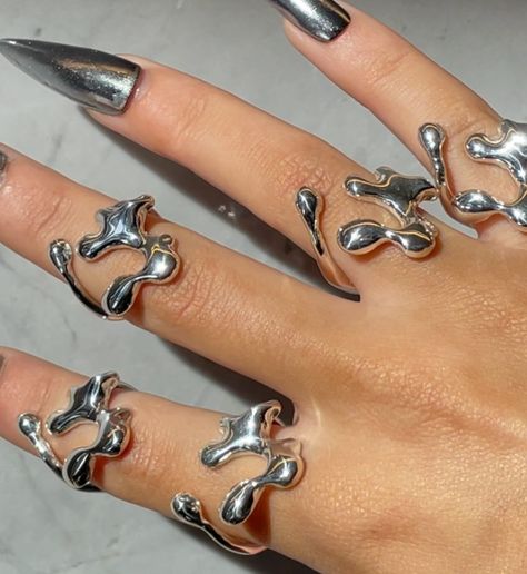 Chrome Rings, Futuristic Jewelry, Star Wars Fashion, Urban Jewelry, Art Jewelry Contemporary, Dope Jewelry, Futuristic Fashion, Girly Jewelry, Jewelry Inspo