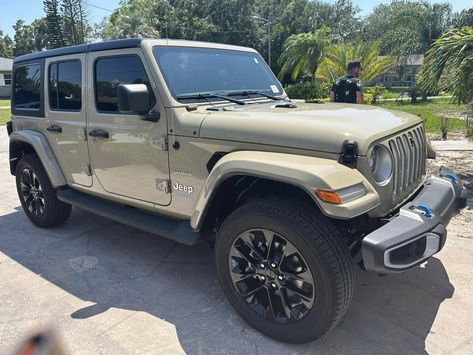 Jeep Wrangler Unlimited JL Sahara 4XE Gobi Tan Special Edition Jeep Wrangler Tan, Tan Jeep Wrangler, Tan Jeep, 2024 Prayer, Jeep Wrangler Sahara, Tan Top, Wrangler Unlimited, Jeep Wrangler Unlimited, Cars 3