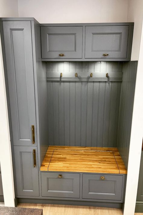 Mud Room Ideas Laundry, Laundry Room Ideas Farmhouse, Home Entry Decor, Shelves Laundry Room, Boot Room Storage, Boot Room Utility, Small Mudroom Ideas, Small Utility Room, Utility Room Designs