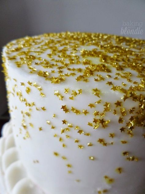 Rosette Smash Cake, Golden Birthday Cake Ideas, Birthday Cake For Boys, Gold Cake Decorations, Golden Birthday Cakes, Golden Birthday Parties, Sparkle Birthday, Gold Birthday Cake, Star Sprinkles