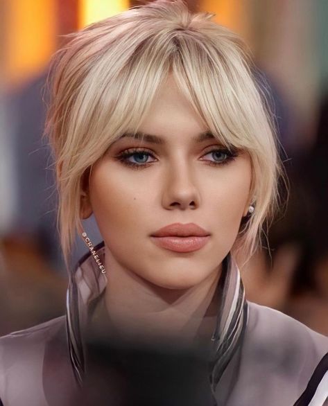 Scarlett Johansson Short Hair, Scarlet Johanson, Blonde Hair Inspiration, Dress Hairstyles, Casual Hairstyles, Hair Stylist Life, Mid Length Hair, Celebrity Look, Scarlett Johansson