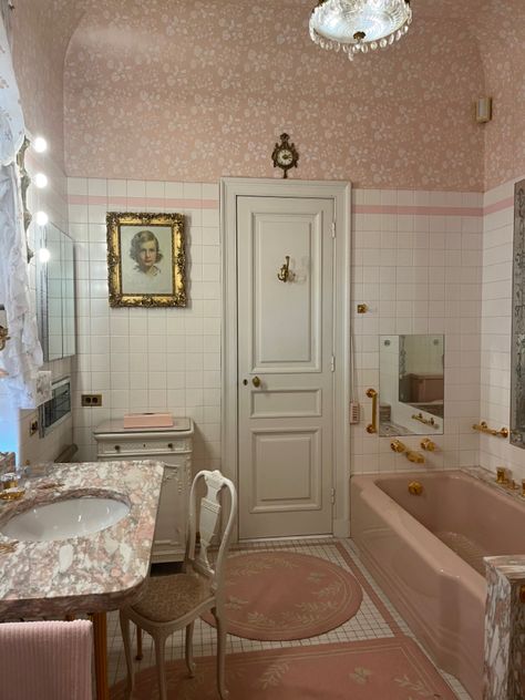 Pink Bathroom Ideas, Room Decor Styles, Chic Room Decor, Rooms Decoration, Casa Vintage, Designer Top, Pink Bathroom, Barbie Dream House, Dream Apartment