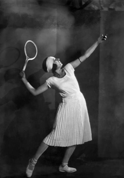 Suzanne Lenglen Tennis Player Photos Pictures and Photos - Getty Images Tennis Costume Women, Suzanne Lenglen, 1920s Fashion Women, Tennis Art, Wimbledon Tennis, Ladies Tennis, Vintage Tennis, Tennis Fashion, Tennis Clubs