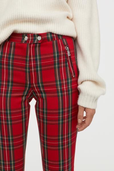 Yellow Plaid Pants Outfit, Red Plaid Pants Outfit, Yellow Plaid Pants, Yellow Top Outfit, Striped Dress Outfit, Plaid Pants Outfit, Red Plaid Pants, Celana Fashion, Tartan Fashion