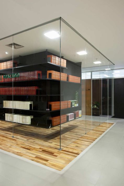 BPGM Law Office / FGMF Arquitetos Law Office Design, Armani Casa, Armani Hotel, Office Pictures, Glass Walls, Cool Office, Law Office, Design Hotel, Library Design