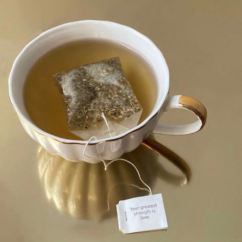 Ginger Tea Aesthetic, Tea Bag Aesthetic, Gergana Ivanova, Tea Aesthetic, Ginger Benefits, Turmeric Tea, Pretty Drinks, Ginger Tea, Iced Latte