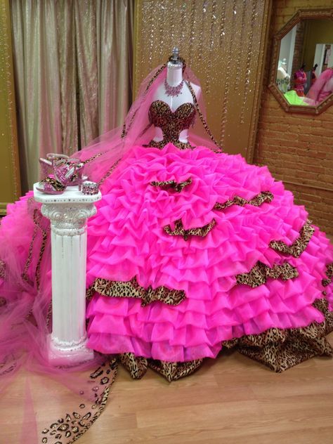 Mellie Stanley's custom wedding dress by Sondra Celli featured on TLC's "Gypsy Sisters" (15 thousand Swarovski crystals used on bodice alone) 2000s Quinceanera Dresses, Sondra Celli, Poofy Dress, Fairy Tale Wedding Dress, Cheetah Print Dress, Pink Bridesmaid Dresses, Custom Wedding Dress, Dream Wedding Dresses, Up Girl