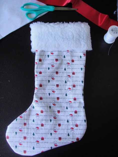 diy: how to make an easy Christmas stocking – rabit stew Christmas Stocking Post, Stocking Outline, Paper Stocking, Stocking Post, Easy Christmas Stockings, Christmas Stocking Template, Christmas Stocking Pattern Free, Stocking Pattern Free, Christmas Stocking Tutorial