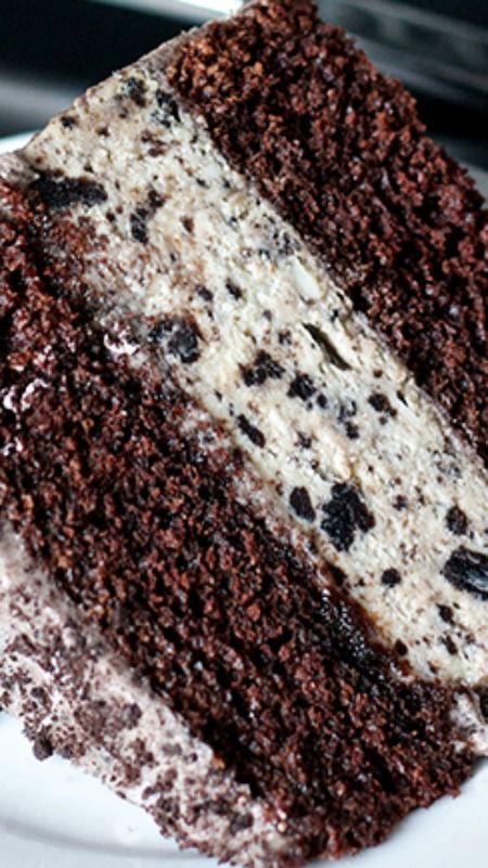 Cheesecake Buttercream, Cheesecake Layer Cake, Bulgarian Desserts, Cookies And Cream Frosting, Cheesecake Layer, Cookies And Cream Cheesecake, Future Chef, Cream Cheesecake, Layer Cake Recipes