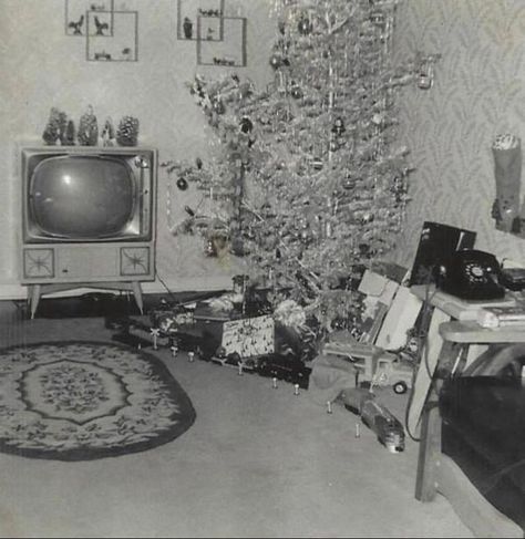 1930s Christmas, Great Christmas Movies, Aluminum Tree, Dial Phone, Rotary Dial Phone, Vintage Christmas Photos, Aluminum Christmas Tree, Ghost Of Christmas Past, Vintage Christmas Images